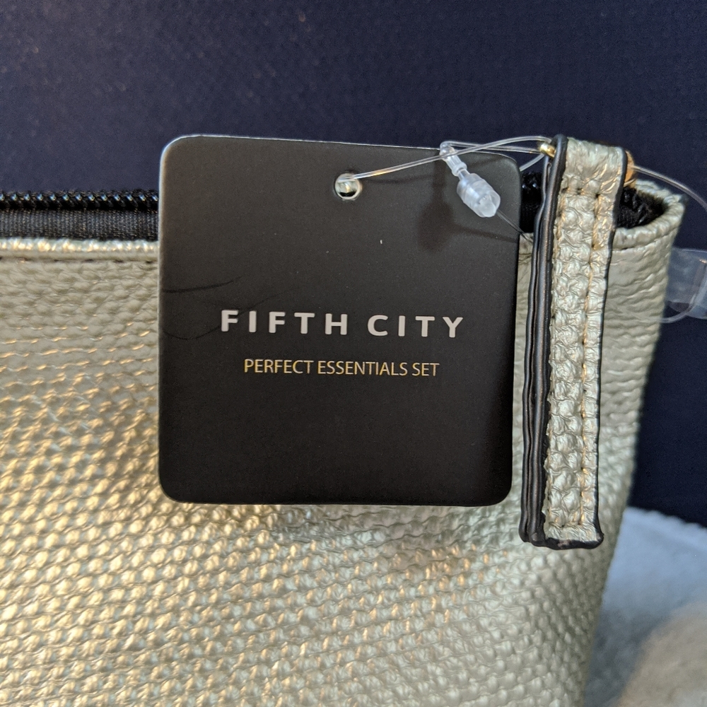 Saks Fifth City Essentials Set - Picture 6 of 7